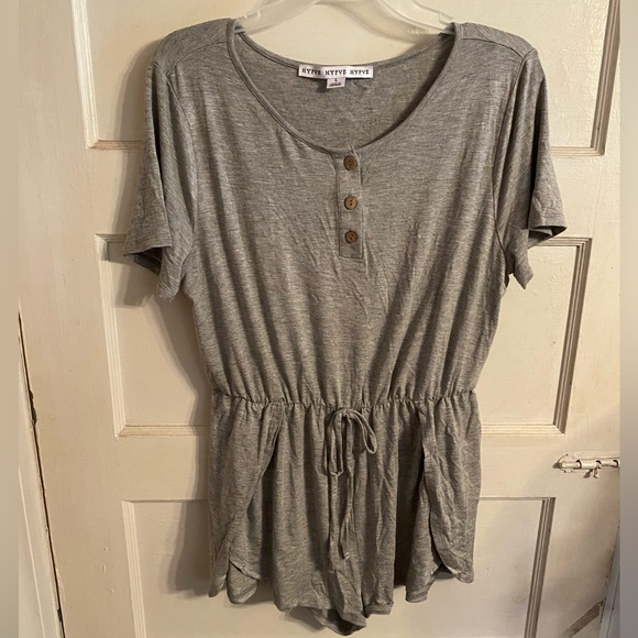 HYFVE Women's White Crop Top And Gray Shorts Romper Outfit Size Large Bundle - Picture 5 of 9